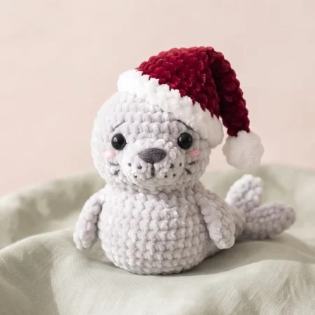Baby Seal in Santa Hat – no-sew amigurumi crochet pattern (photo 2)