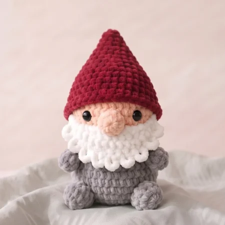 Garden Gnome – valentines gnome crochet pattern (photo 2)