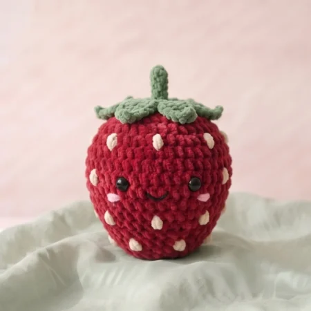 Strawberry Buddy – no-sew amigurumi crochet pattern (photo 2)