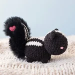 Lovestruck Skunk – valentine crochet pattern (photo 9)
