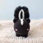 Lovestruck Skunk – valentine crochet pattern (photo 10)