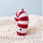 Candy Cane Charm – cute crochet keychain ideas (photo 8)