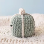Little Gift Box – no-sew amigurumi crochet pattern (photo 2)