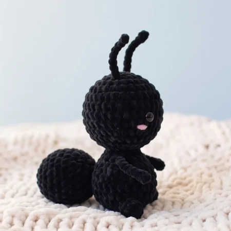 Little Garden Ant – no-sew amigurumi crochet pattern (photo 2)