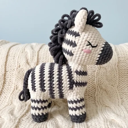 Sleepy Zebra Foal – no-sew amigurumi crochet pattern (photo 2)